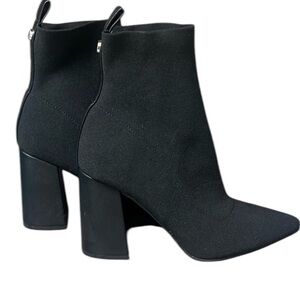 Steve Madden Maluna size 7 stretch ladies booty NWOT Black, pointy toe